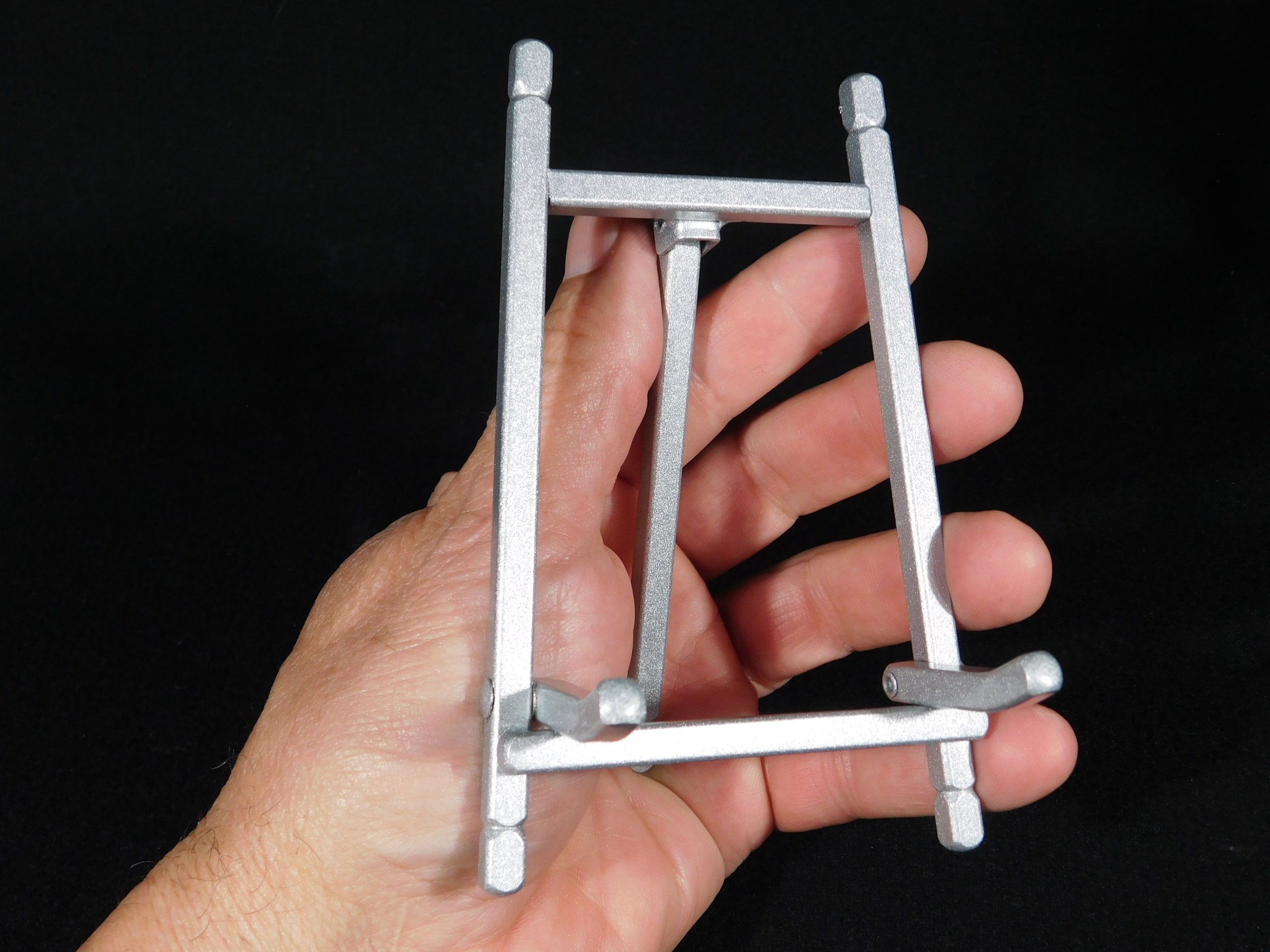 イーゼルディスプレイスタンド 折りたたみ式 シルバーメタル 中型