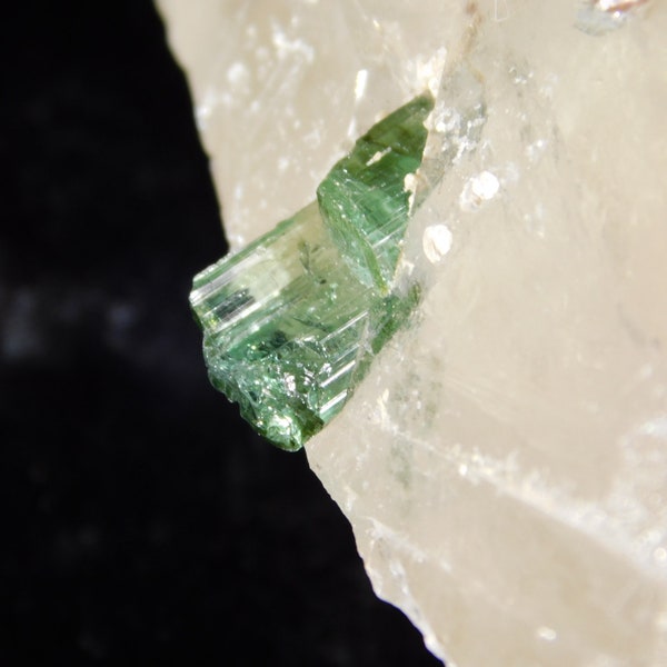 Green Verdelite TOURMALINE Crystal Cluster on Quartz Brazil 151gr