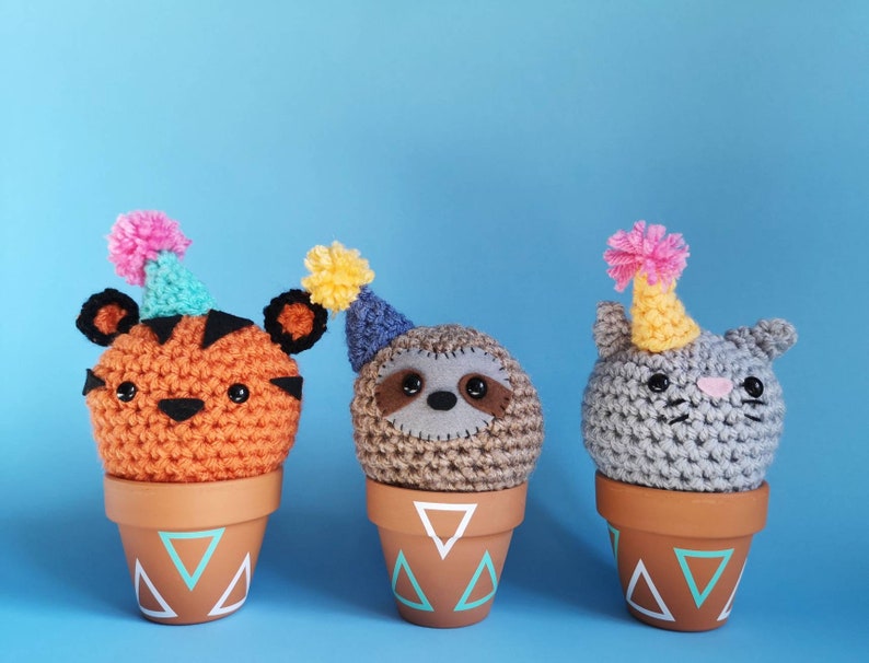 Crochet cute sloth sloth in a pot sheld decoration crochet hat, desk ornament sloth decoration