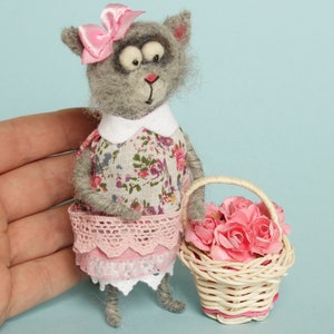 Needle felted cat with roses wool art cat Dollhouse cat Gift for cat lovers Collectible cat Needle felt eco toy cake topper felt kitten
