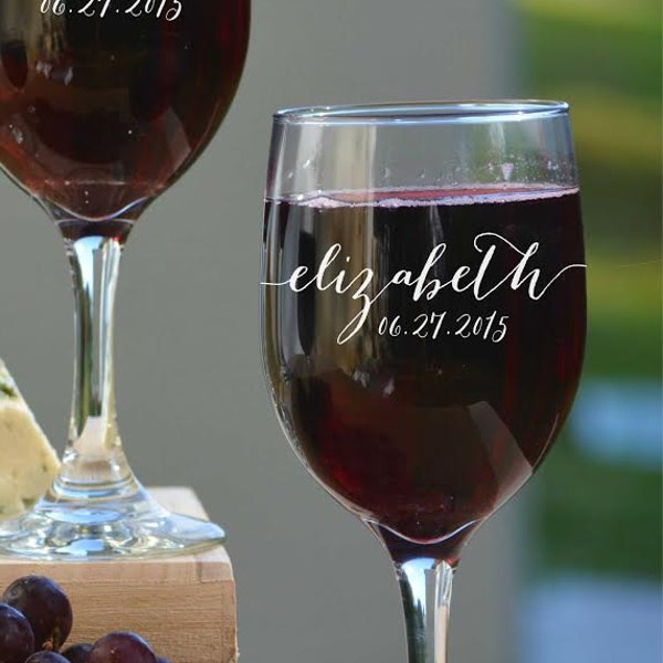 Bridesmaid Custom Wine Glass Gift, Personalized Bridesmaids Gift, Maid of Honor Etched Wine Glass, Engraved Wedding Guest Gift Wine