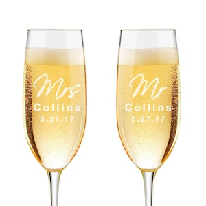Mr and Mrs Champagne Flutes, Personalized Wedding Gift, Bride and Groom Champagne Toast, Champagne Wedding Glasses, Couples Anniversary Gift