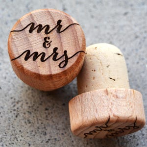 Rustic Wedding Favor Wine Stoppers, Personalized Mr and Mrs Wood Wedding Favors, Wedding Decor, Unique Wedding Favors, Cork Wedding Favors