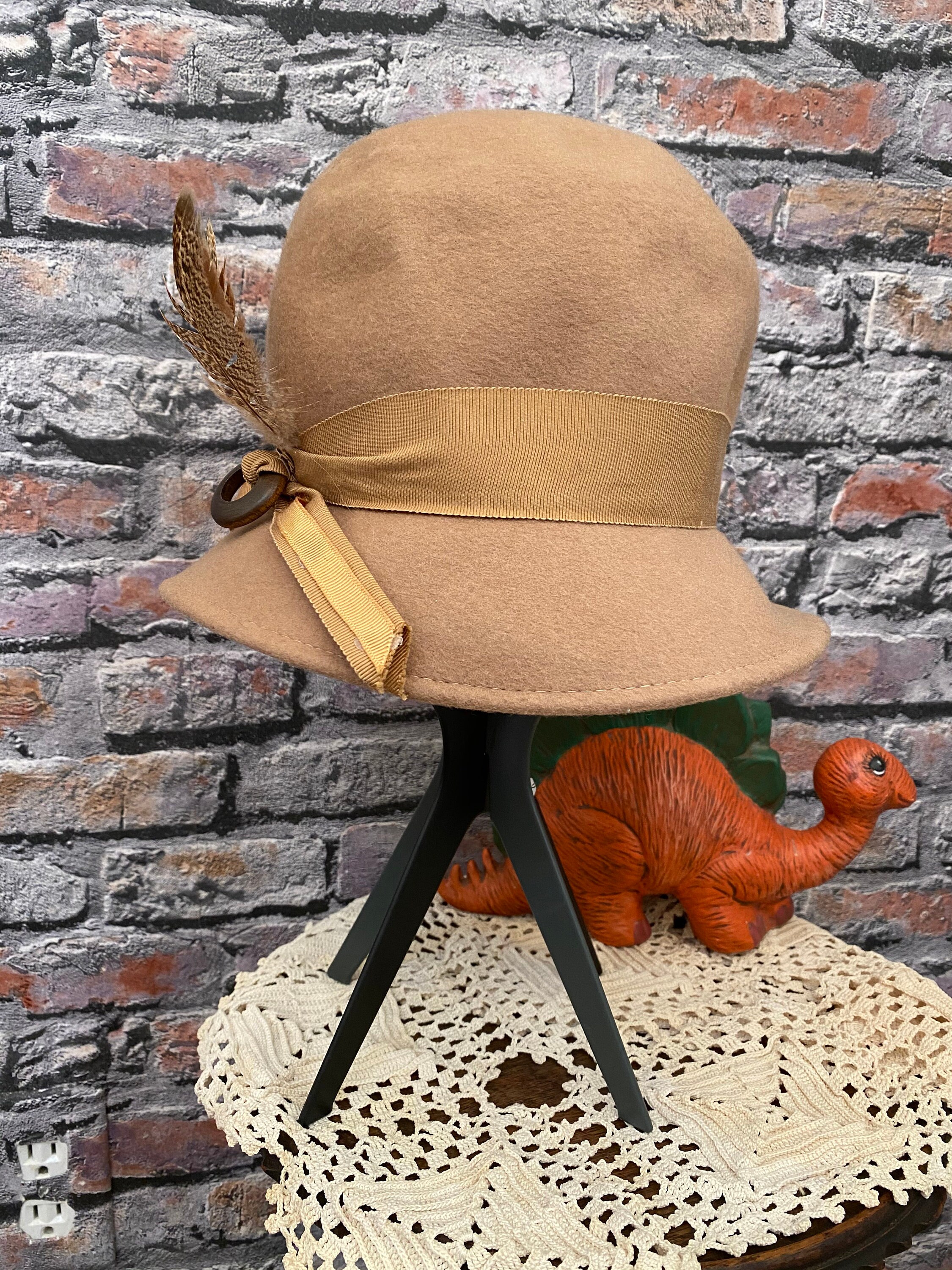 Vintage Camel Color Glenover by Henry Pollak Cloche Felted  display picture 1