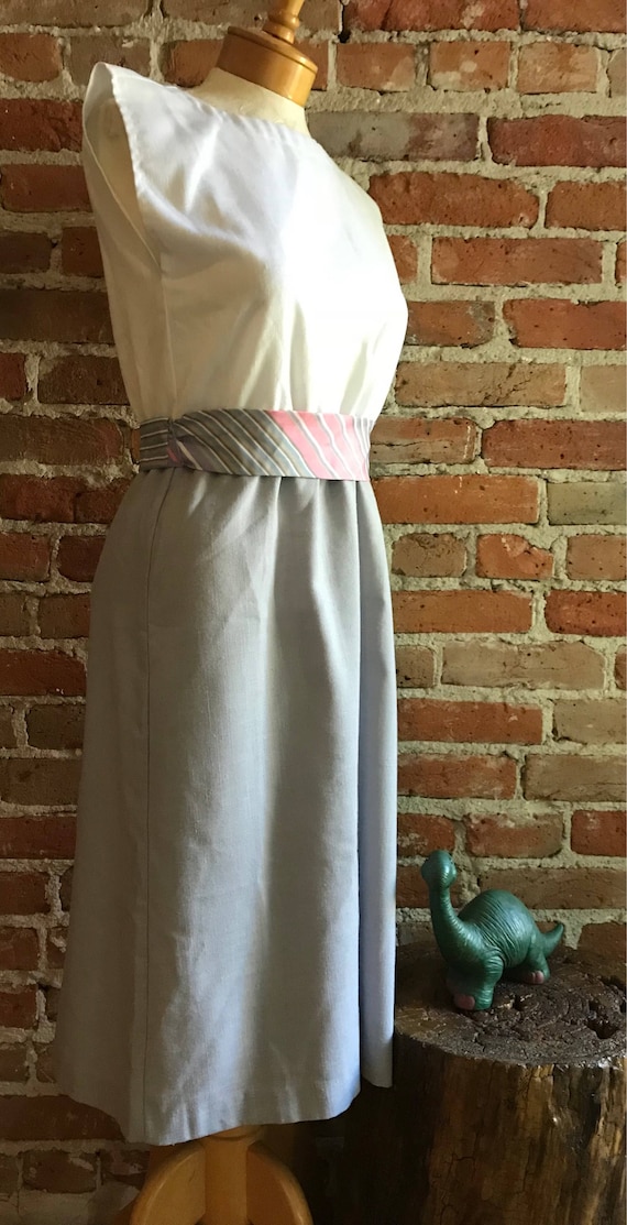 Vintage 1970's/1980's Sleevless Belted White & Gr… - image 5