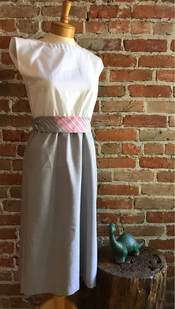 Vintage 1970's/1980's Sleevless Belted White & Gr… - image 3