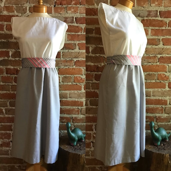 Vintage 1970's/1980's Sleevless Belted White & Gr… - image 1