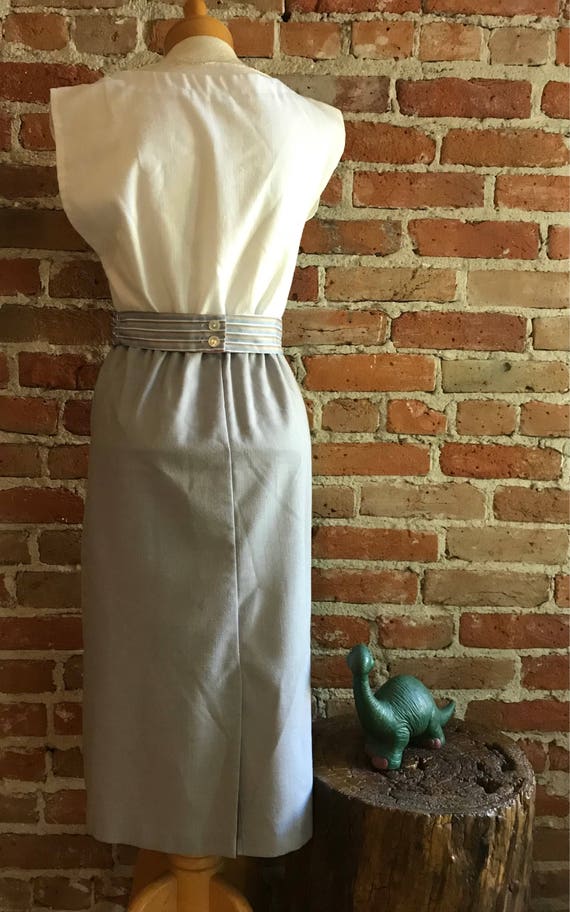 Vintage 1970's/1980's Sleevless Belted White & Gr… - image 6