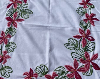 Vintage Embroidered Tablecloth Napkin Set