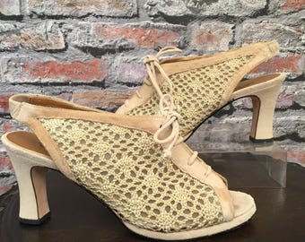 Vintage Coup D'Etat Beige Wildleder & Gehäkelte Peep Toe Sling Back Schnürschuhe Größe 6
