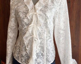 Vintage designer TUZZI witte bloemen blouse van katoen en kant met ruches. Maat Small