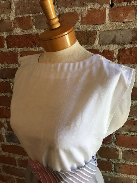 Vintage 1970's/1980's Sleevless Belted White & Gr… - image 9