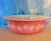 Pink Pyrex Daisey pattern- one and a half quart Casserole baking dish-