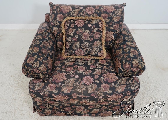 F67767: THOMASVILLE Large Floral Upholstered Club Chair & Ottoman