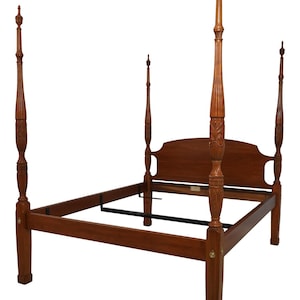 62641EC: HENKEL HARRIS Queen Size Distressed Cherry Poster Bed