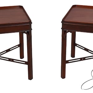 F61291EC: Pair Chippendale Mahogany Living Room Lamp End Tables
