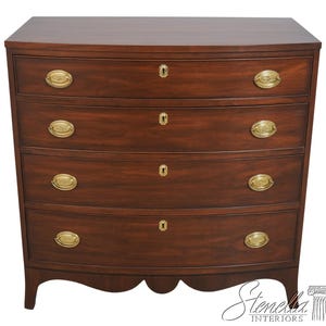 L69505: HENKEL HARRIS Walnut Bow Front Chest Dresser 画像 1
