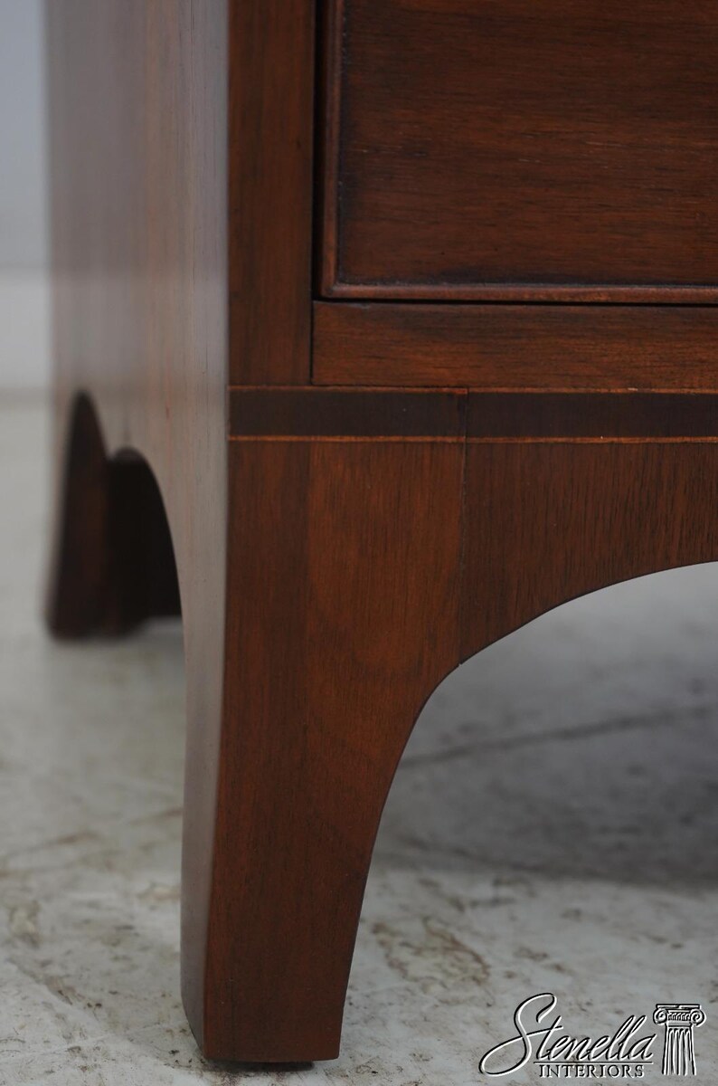 L69505: HENKEL HARRIS Walnut Bow Front Chest Dresser 画像 7
