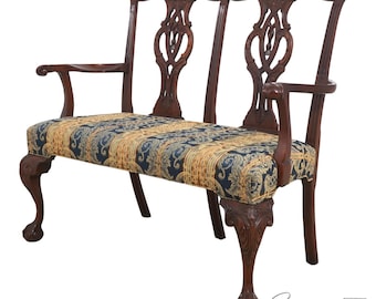 73035: HICKORY CHAIR Mahogany Mt Vernon Chippendale Style Settee