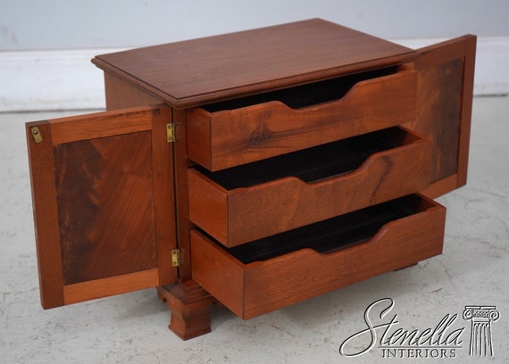 L62935EC: Bench Made Chippendale Style 2 Door Wal… - image 3