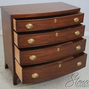 L69505: HENKEL HARRIS Walnut Bow Front Chest Dresser 画像 3