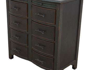 L62730EC : Commode MAITLAND SMITH en cuivre gaufré effet vieilli