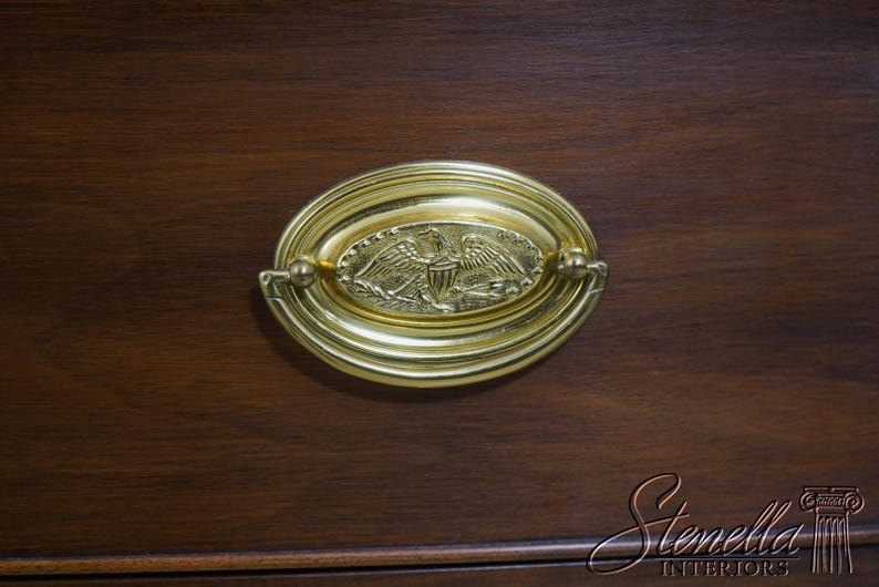 L69505: HENKEL HARRIS Walnut Bow Front Chest Dresser 画像 6