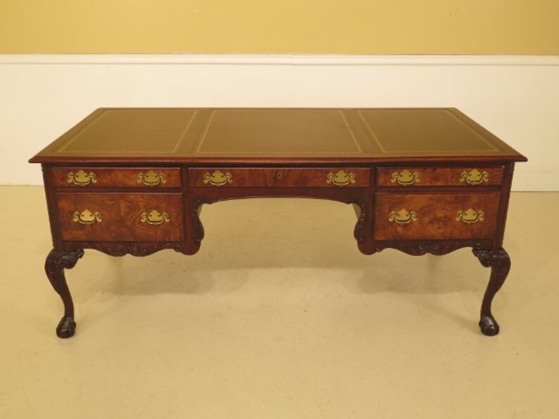 45371ec Hekman Large Clawfoot Mahogany Executive Desk Etsy