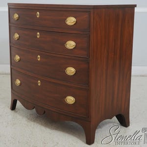 L69505: HENKEL HARRIS Walnut Bow Front Chest Dresser 画像 2