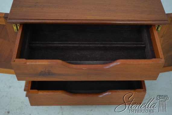 L62935EC: Bench Made Chippendale Style 2 Door Wal… - image 5