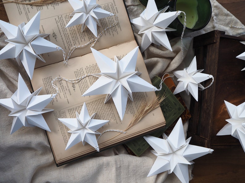 Decorazione stella di carta origami bianca nordica Scandi Decorazione natalizia bianca moderna e minimalista immagine 3