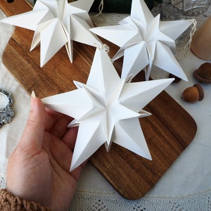 Decorazione stella di carta origami bianca nordica Scandi Decorazione natalizia bianca moderna e minimalista immagine 2