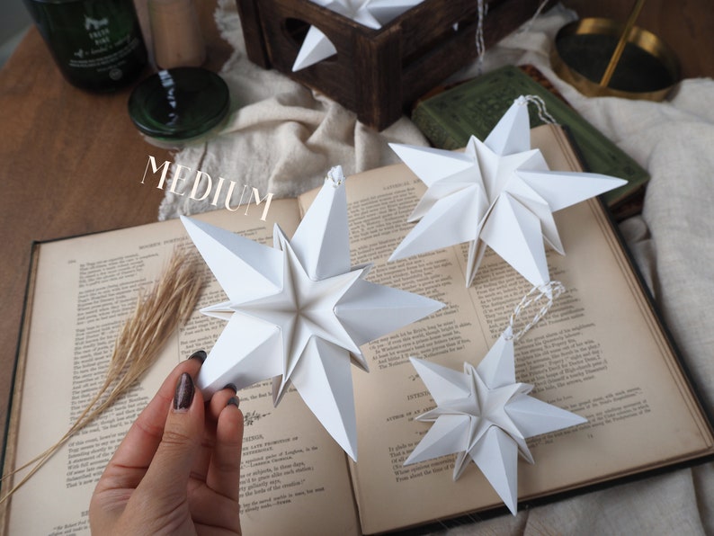 Decorazione stella di carta origami bianca nordica Scandi Decorazione natalizia bianca moderna e minimalista 1 Medium