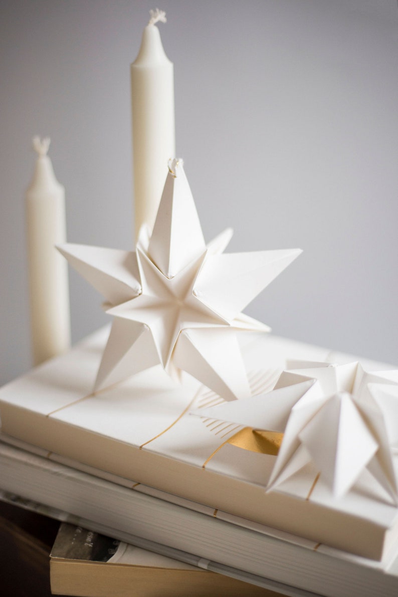 Decorazione stella di carta origami bianca nordica Scandi Decorazione natalizia bianca moderna e minimalista immagine 6