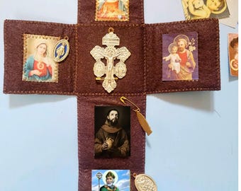 Handmade Catholic Pocket Altar – Travel Prayer Kit with Sacred Heart of Jesus, Medals, St. Francis Assisi, St. Patrick.