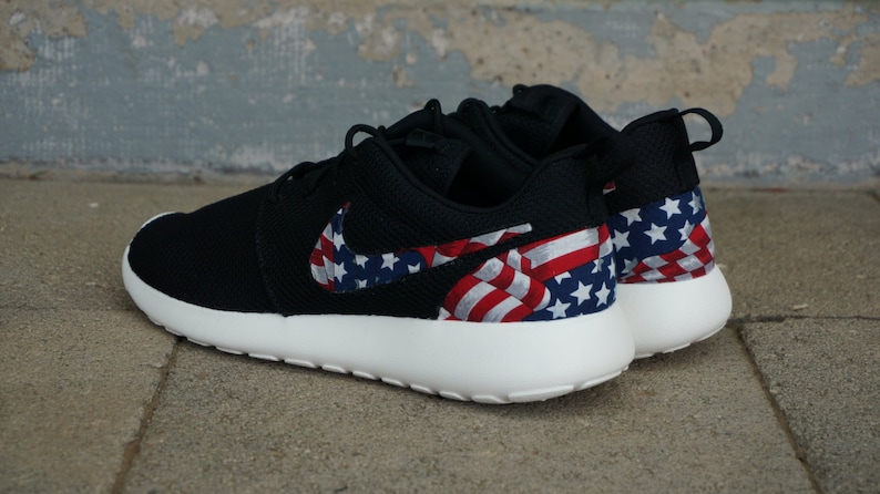 roshe run red and white