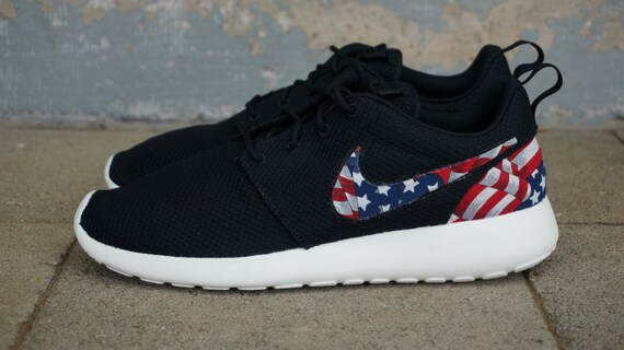 red white and blue nike roshe run