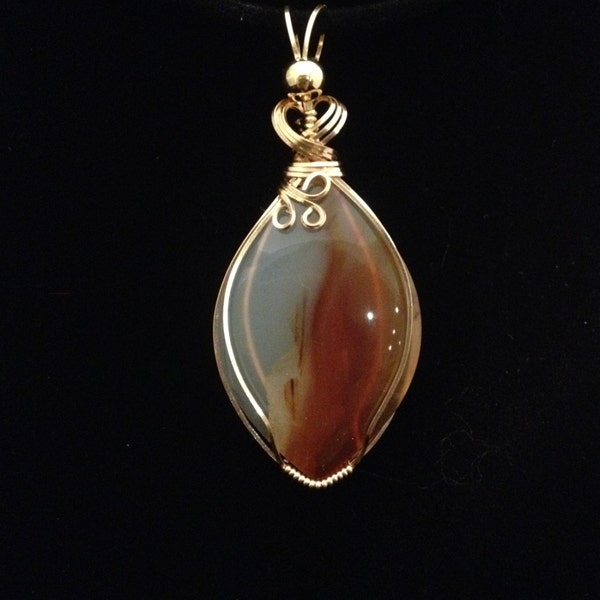 Translucent brown and clear agate stone pendant in 14kgf wire setting