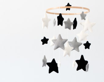 Monochrome crib mobile / Black and white baby mobile / Monochrome theme nursery / Stars nursery mobile / Neutral nursery