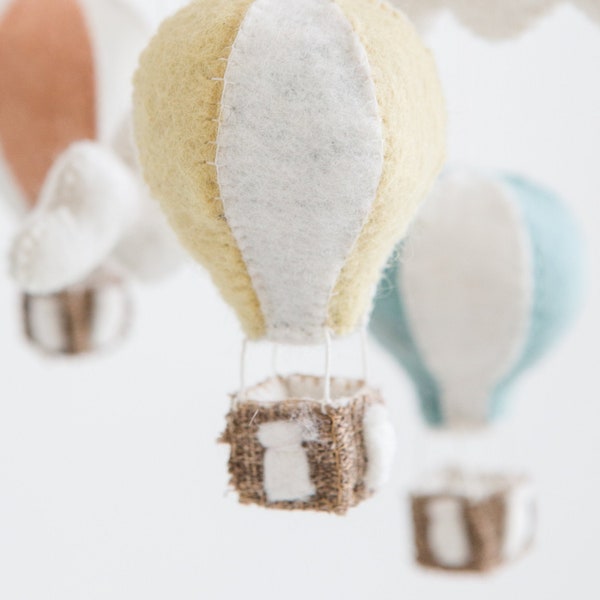 Hot Air Balloon Mobile / Gender Netural Crib mobile / Felt Baby Mobiles / Hot Air balloon Nursery / Unisex Baby Gifts / Neutral Baby Room
