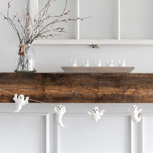 White Halloween Garland / Flying Ghost Mantel Decor / Ghost Decor /  Halloween Home Decor / Halloween Decor / White Ghost Decor