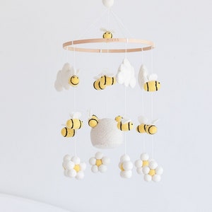 Bee and Flower nursery mobile / Baby Floral mobile / Bee theme nursery /Bee Baby Shower / Bee  Mobile / Baby shower gift / New baby Gift