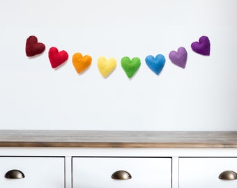 Guirnalda de corazones arcoíris: decoración infantil de fieltro de 96 cm