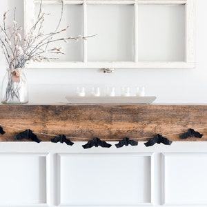Black  Halloween Garland / Flying Bats Mantel Decor / Bat Decor /  Halloween Home Decor / Halloween Decor /  Spooky Decor