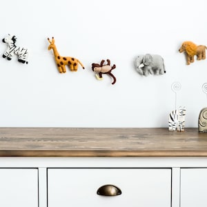 Felt animal garland / baby jungle animal banner / decor jungle theme nursery / Safari Nursery