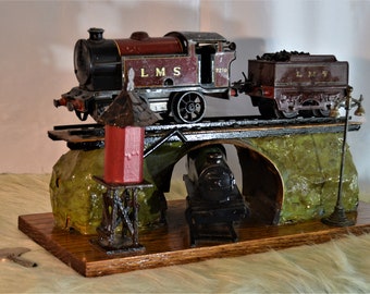 Hornby Clockwork Model Train Setting 2 Locos And Tender With Tunnel