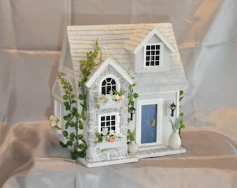 Classy Little Dollhouse 1:24 Scale  FREE SHIPPING! Perfect Housewarming Gift Calico Critter House