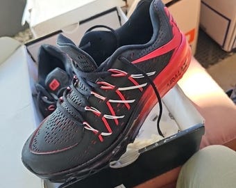 Nike Air Max 720 Black  Red US 8 2014 New W Box 698903-043 No Tag Not Used