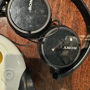 Vintage Sony Walkman sports CD Mod DSJ303 W Headphones Not Tested No Cable afbeelding 7