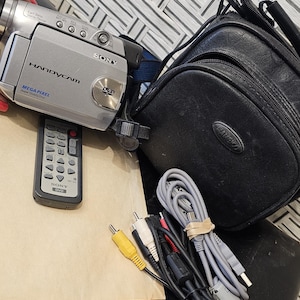 Sony Camera DCR-DVD301 DVD Handycam Optical Zoom Digital Video W Bags No Charger